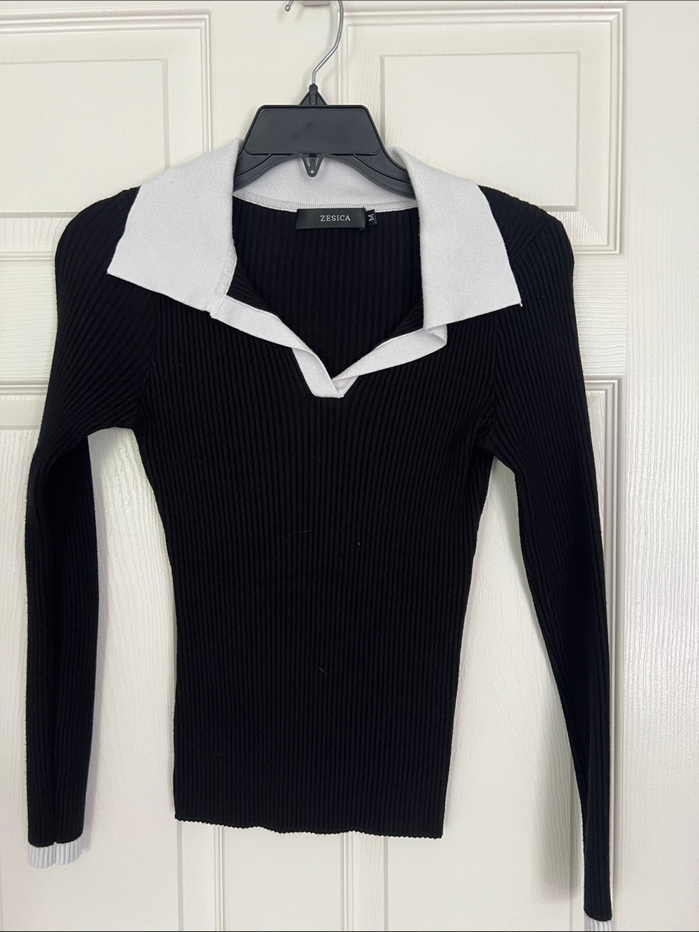 Zesica Black Ribbed V-Neck Sweater with White Contrast Collar